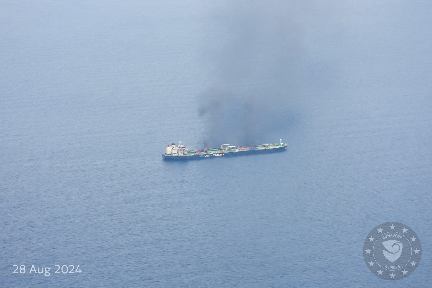 Kızıldeniz’de saldırıya uğrayan petrol tankerindeki yangın 5’inci gününde
