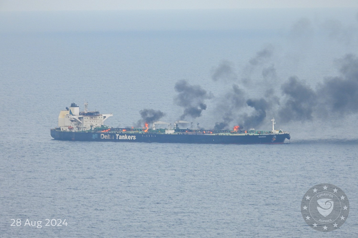 Kızıldeniz’de saldırıya uğrayan petrol tankerindeki yangın 5’inci gününde
