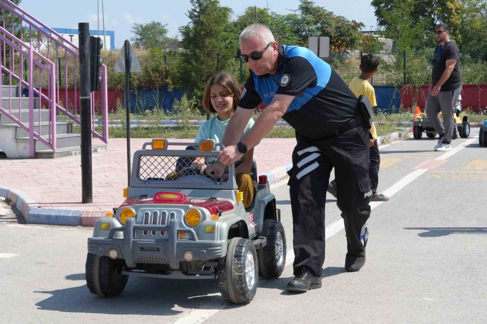 Tarım işçilerinin çocuklarına uygulamalı trafik eğitimi
