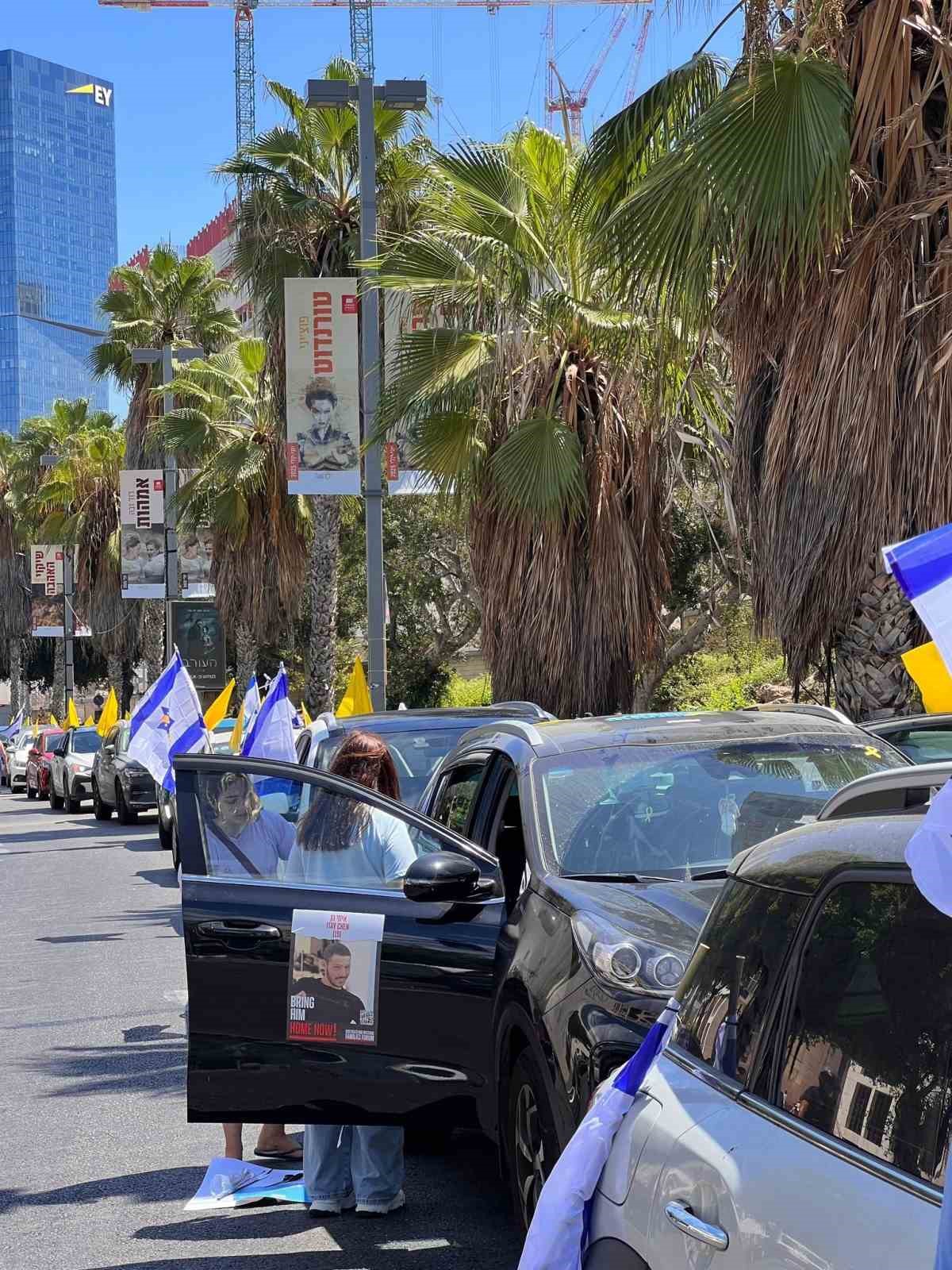 İsrail’de esir yakınlarından konvoylu protesto
