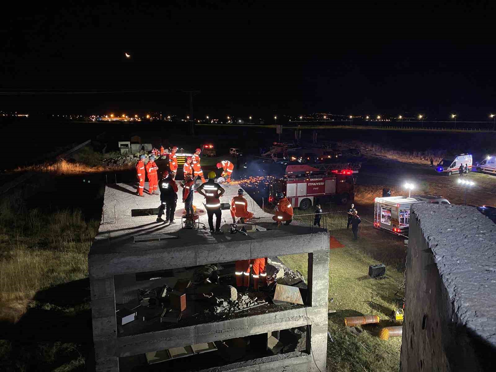 Erzincan’da gerçeği aratmayan deprem tatbikatı
