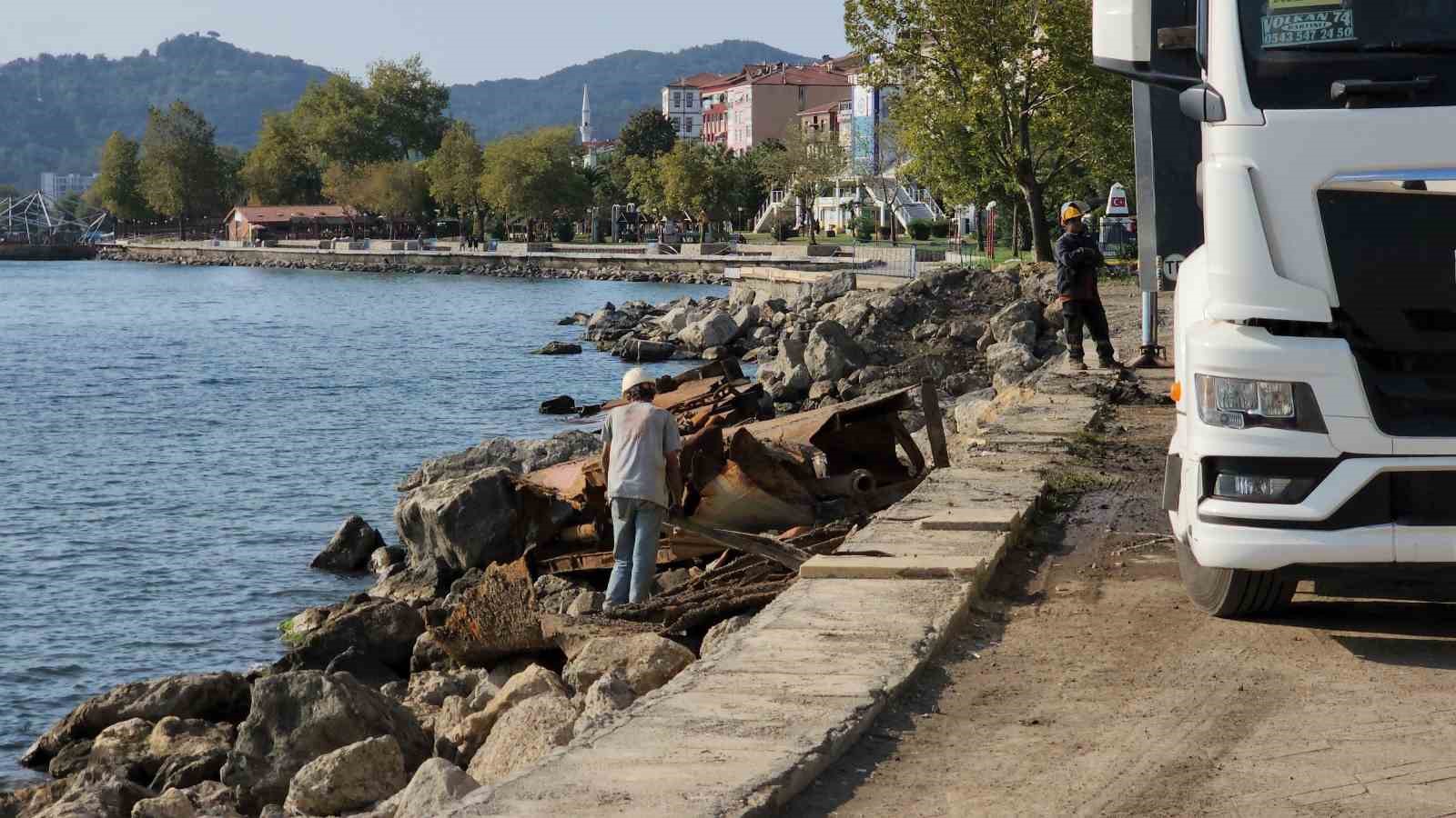 Fırtınada ikiye bölünen Pallada Gemisi’nin söküm işlemleri tamamlandı
