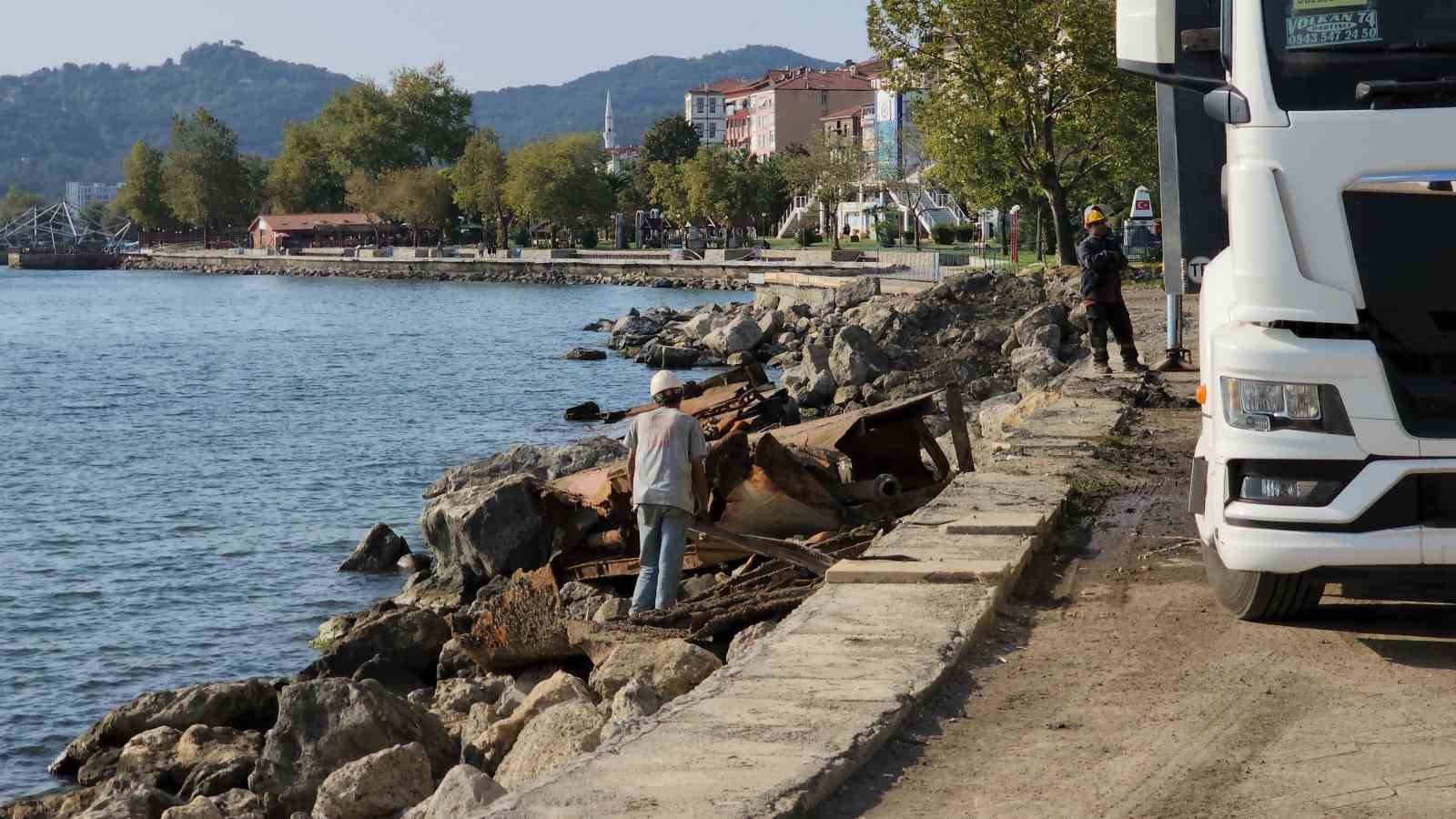 Fırtınada ikiye bölünen Pallada Gemisi’nin söküm işlemleri tamamlandı
