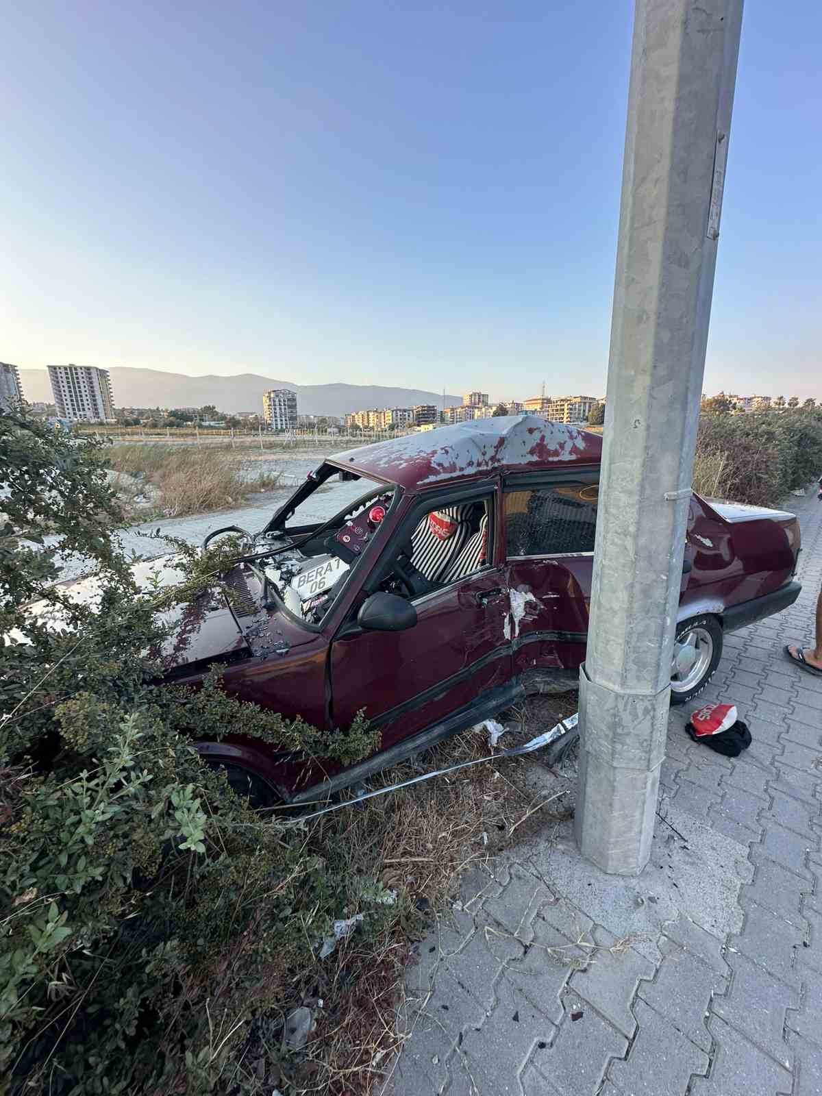 Tofaş’ın hurdaya döndüğü kazada 2 kişi yaralandı
