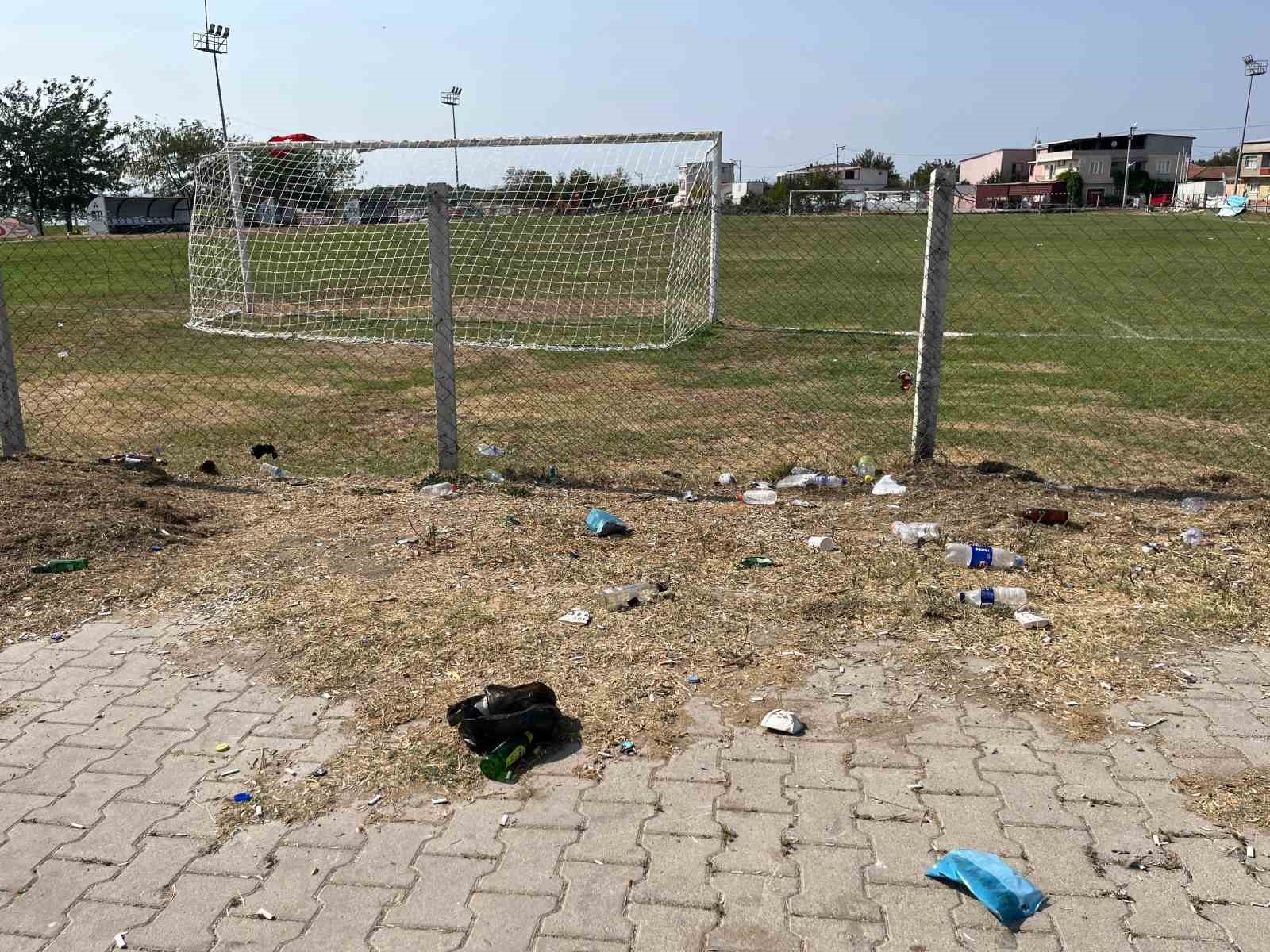 Kuşcenneti Futbol Turnuvası gölün kıyısını çöplüğe çevirdi
