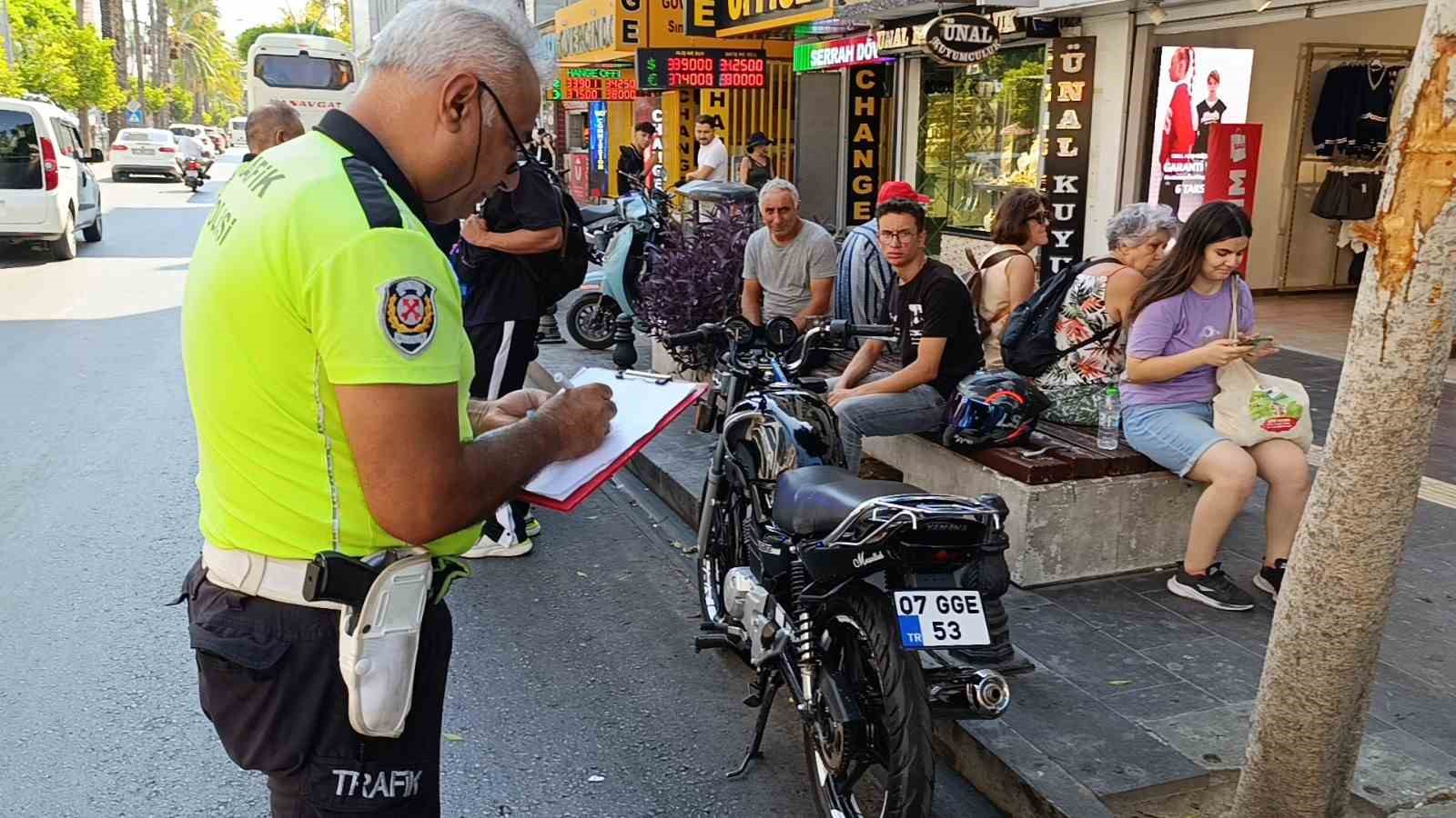 Kaza yaptırdı, olay yerinden kaçtı
