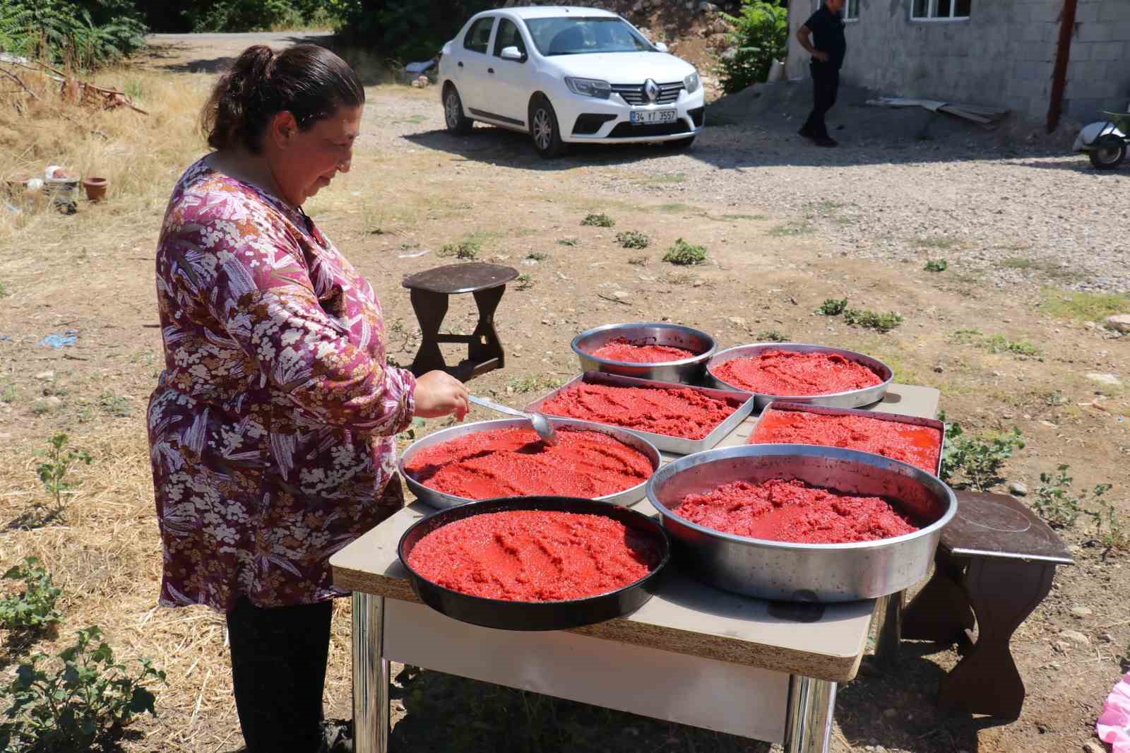 Malatya’da ev hanımlarının kış hazırlığı başladı
