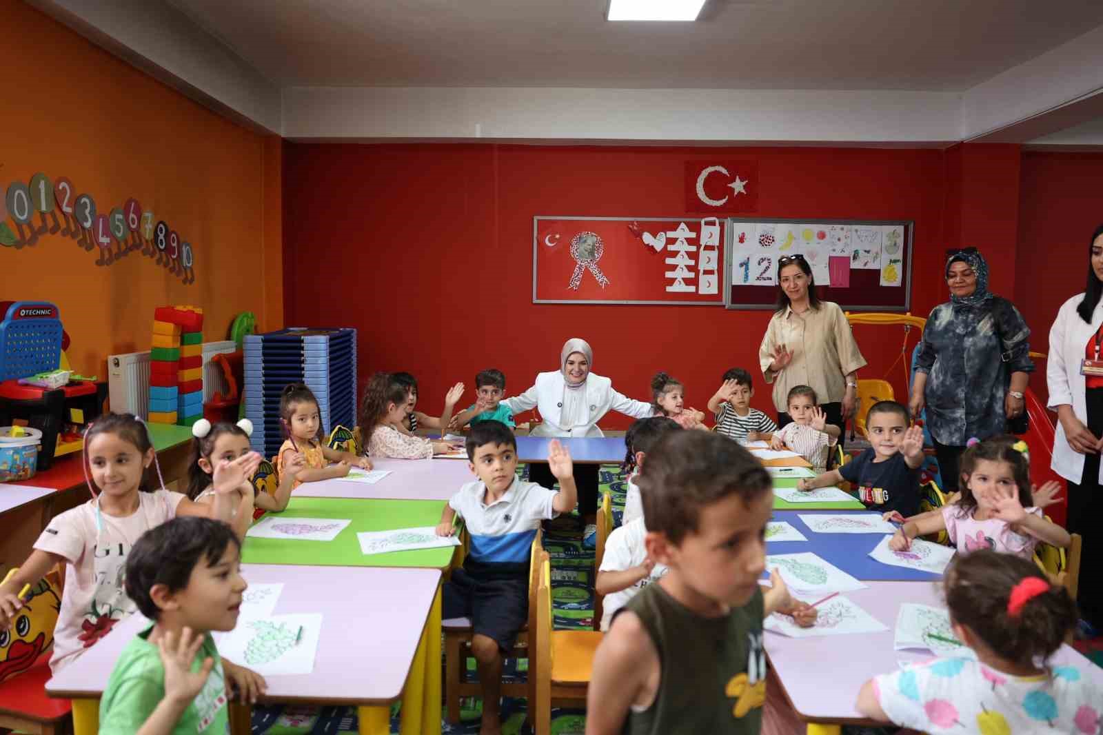 Bakan Göktaş’tan Hakkarili kadınlara Karadeniz turu sözü
