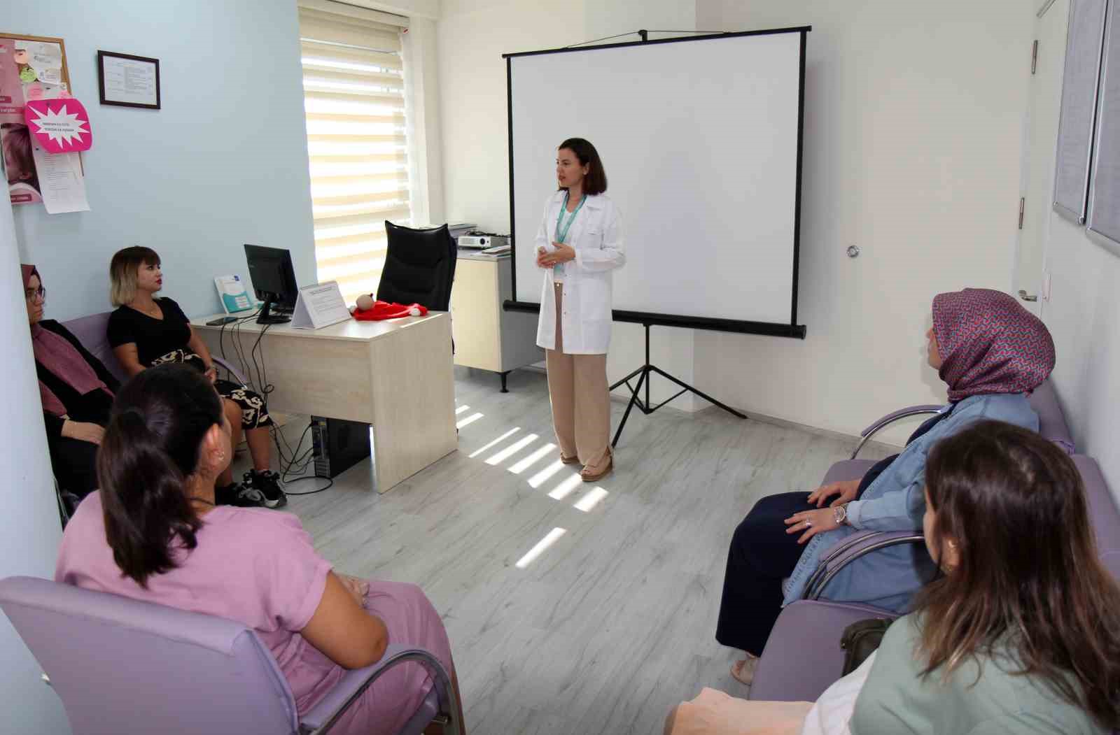 Anne adayları yaşanabilecek sorunlara uzmanlar eşliğinde hazırlanıyor
