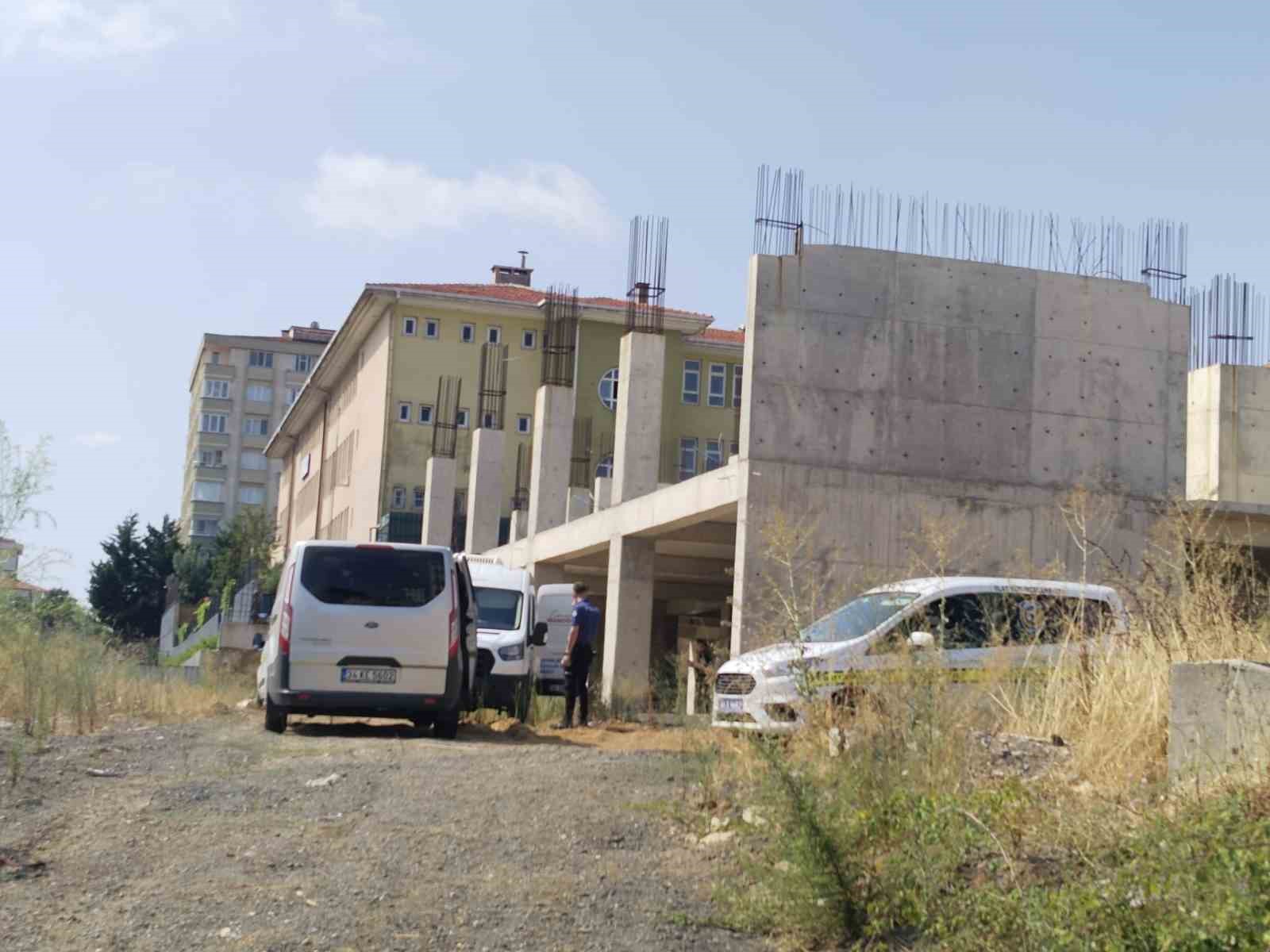 Ümraniye’de inşaat alanında erkek cesedi bulundu
