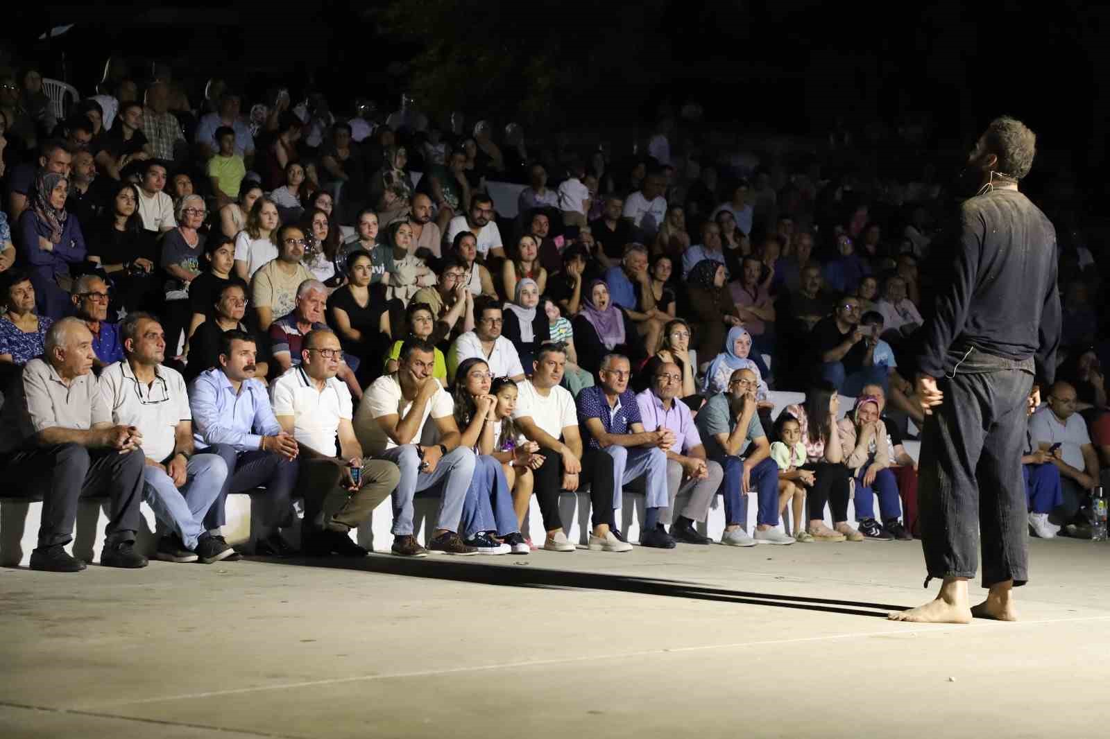 Zaferin izleri tiyatro sahnesine taşındı
