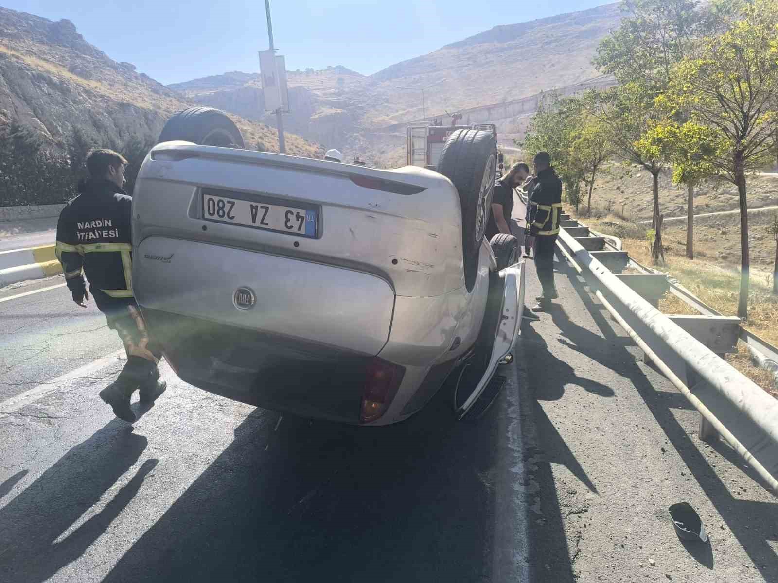 Mardin’de sürücüsünün kontrolünden çıkan otomobil takla attı: 1 yaralı
