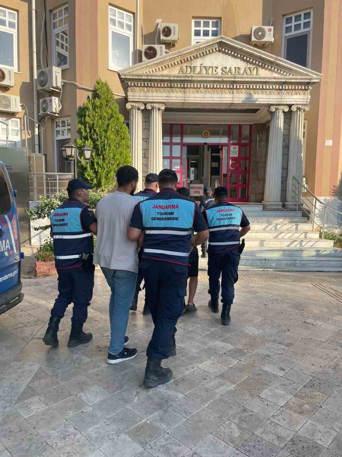 Didim’de 19 düzensiz göçmen, 2 organizatör yakalandı
