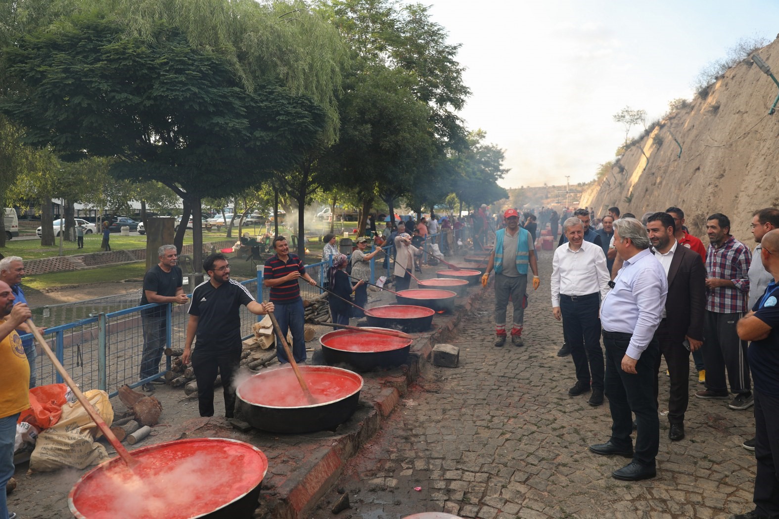 Başkan Palancıoğlu, Salça Günleri’nde Evliyalar Parkı’nı ziyaret etti
