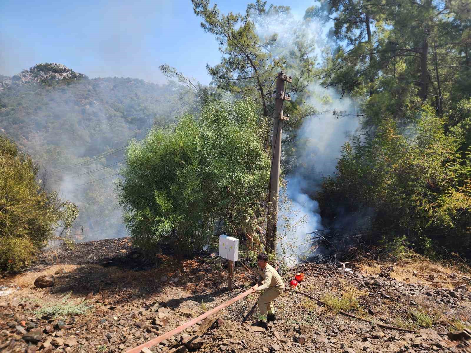 Marmaris’teki orman yangını büyümeden söndürüldü
