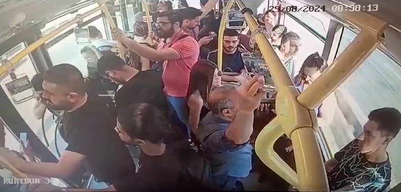 Küçükçekmece’deki feci metrobüs kazası anına ait araç içi görüntüsü ortaya çıktı
