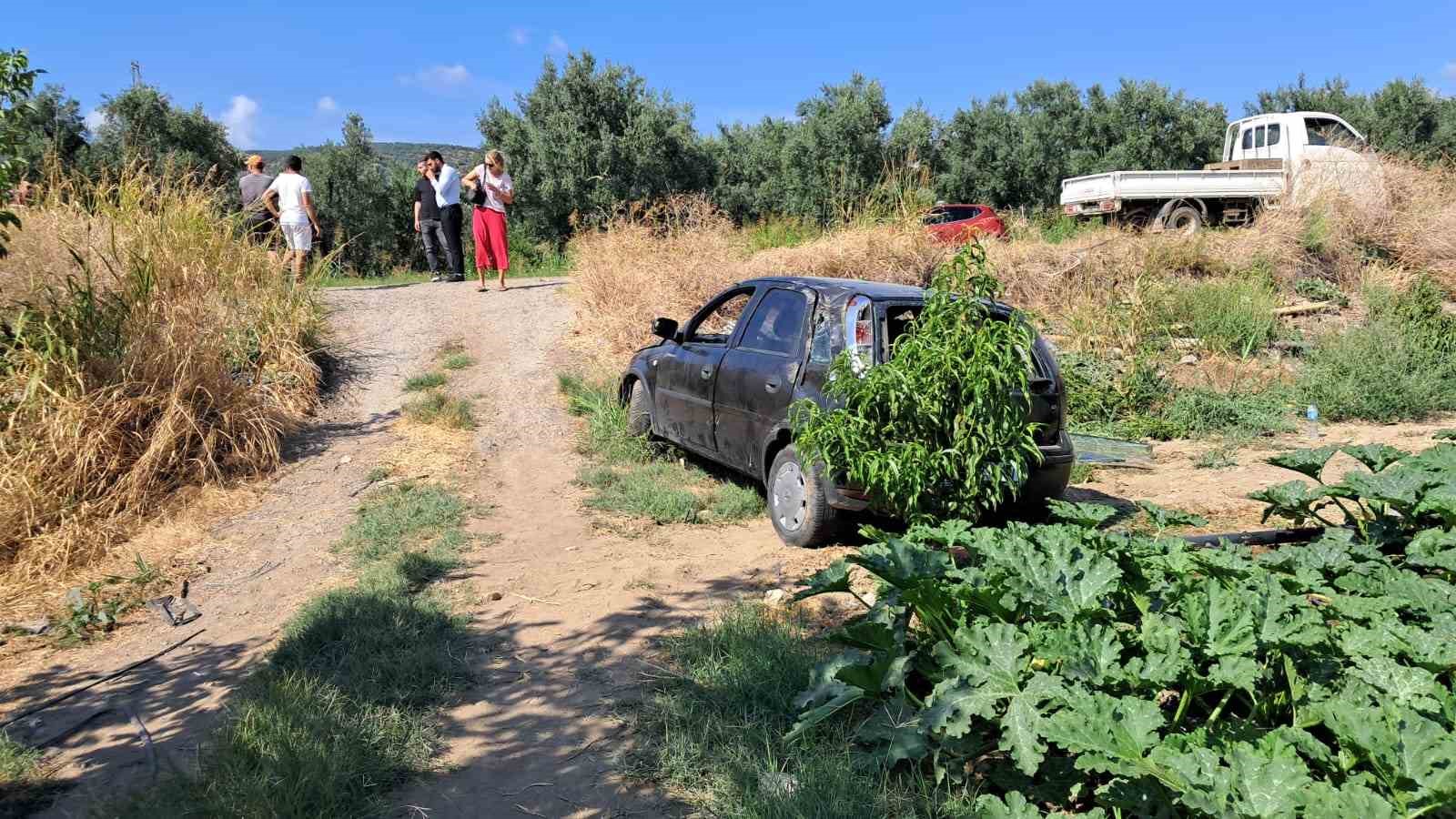 Kontrolünü kaybeden kadın sürücü tarlaya uçtu
