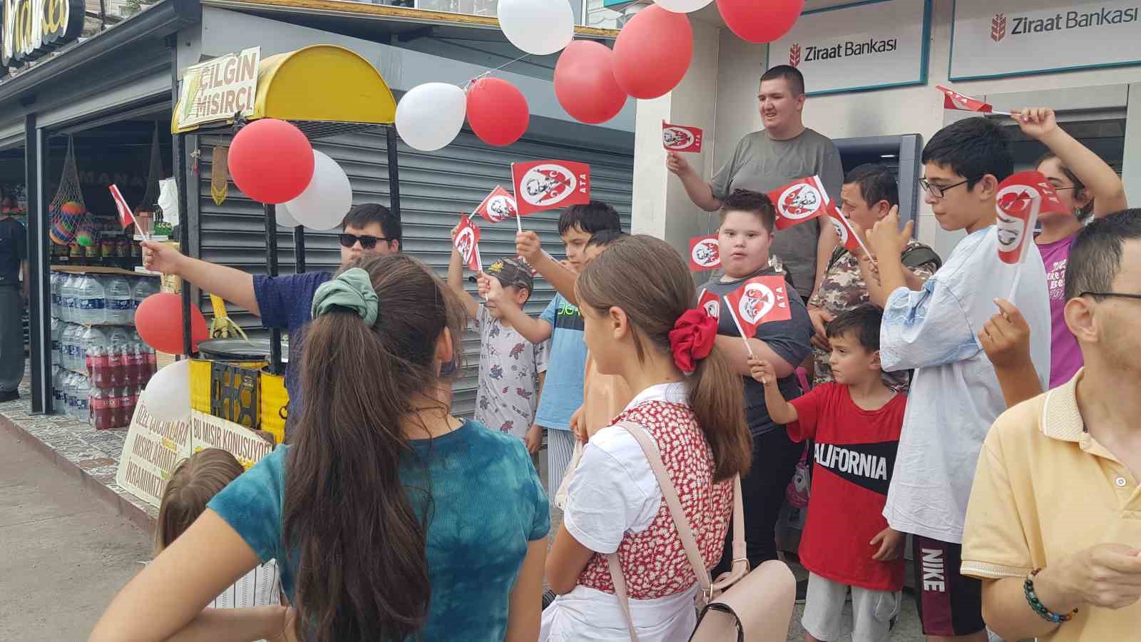 ‘Çılgın Mısırcı’nın tek derdi özel çocukları mutlu etmek
