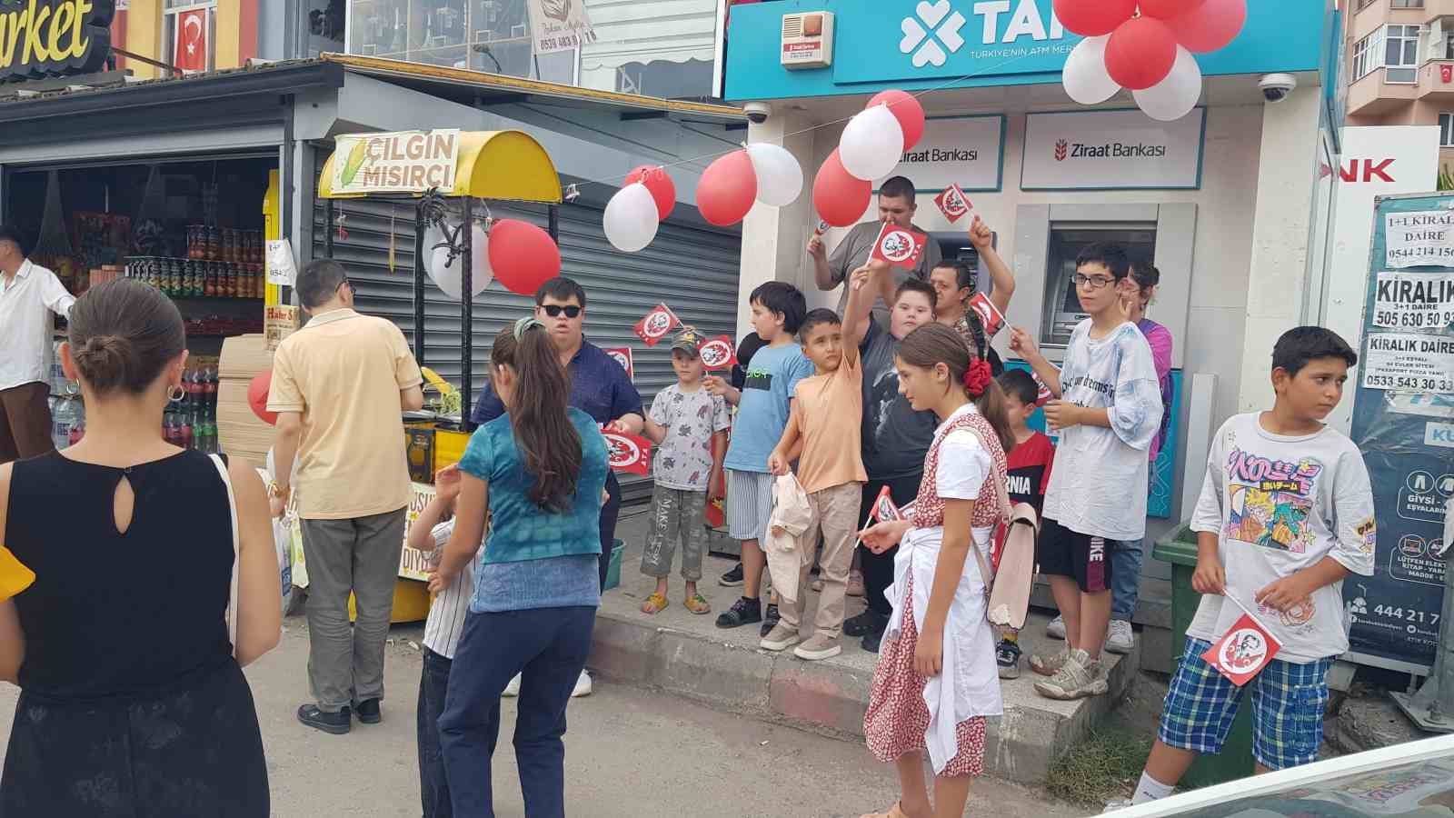 ‘Çılgın Mısırcı’nın tek derdi özel çocukları mutlu etmek
