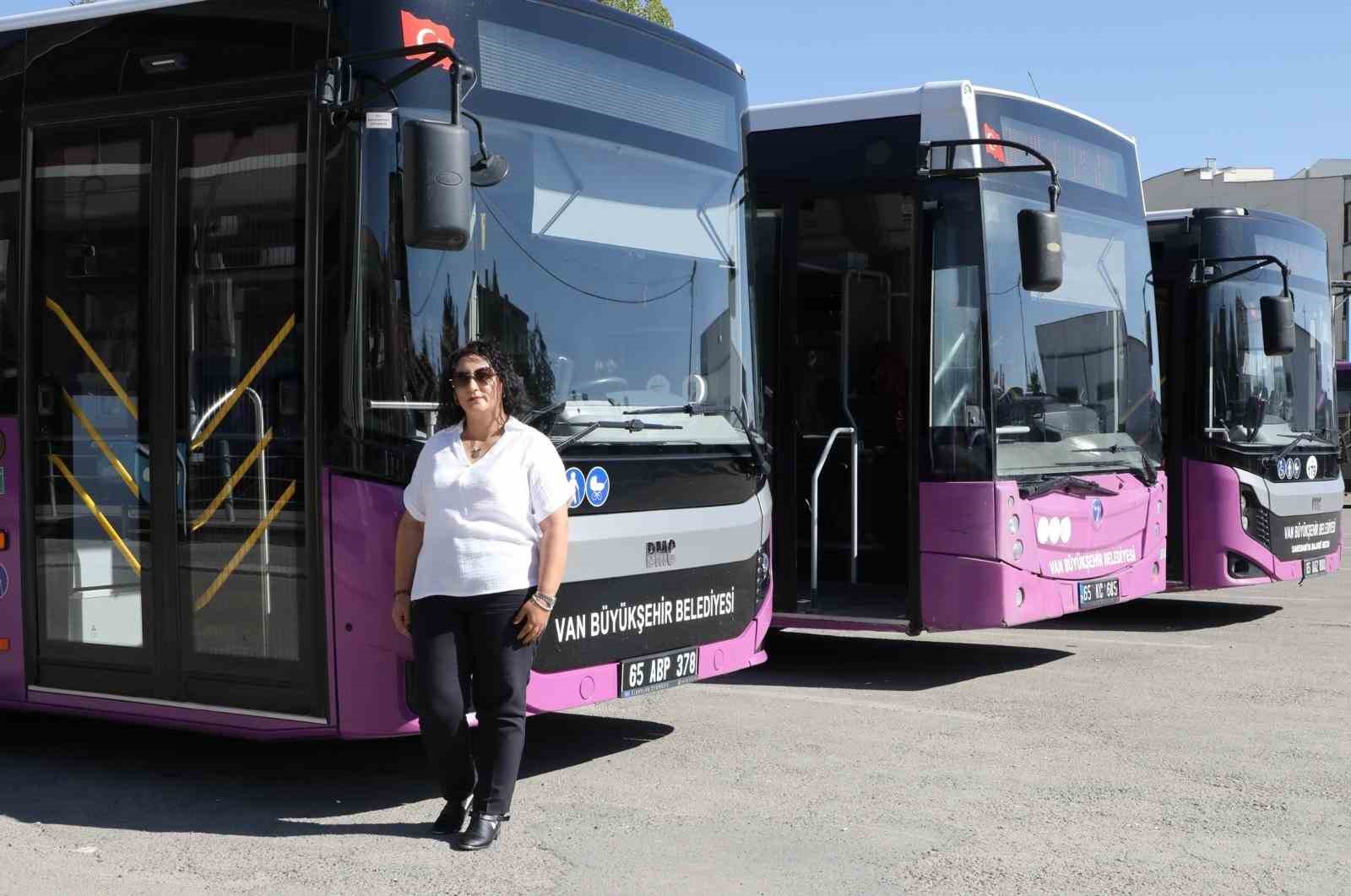 Van’ın tek kadın otobüs şoförü yeniden direksiyon başında
