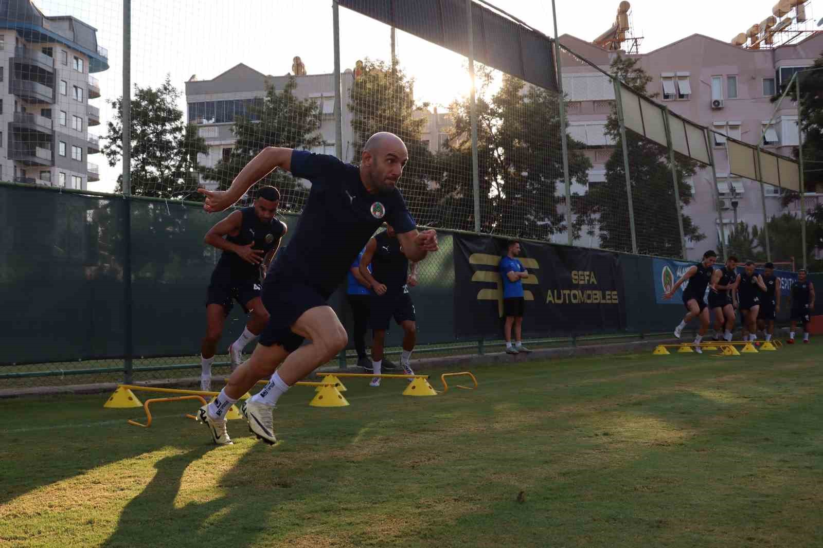 Alanyaspor, Fenerbahçe maçı hazırlıklarını tamamladı
