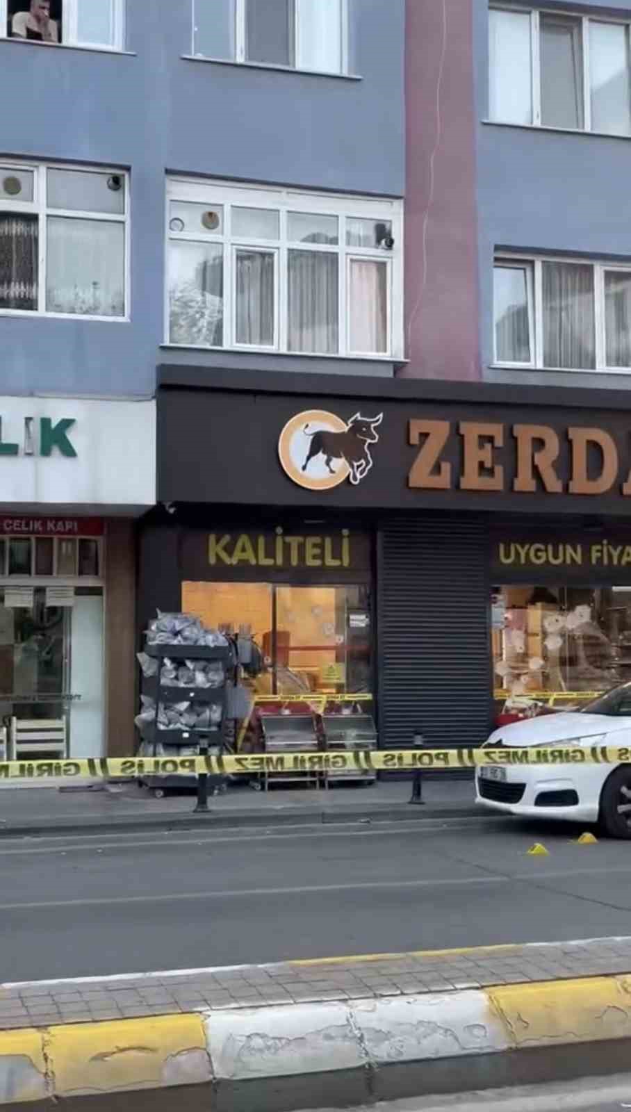 Sultanbeyli’de uzun namlulu silahla kasap dükkanına saldırı kamerada
