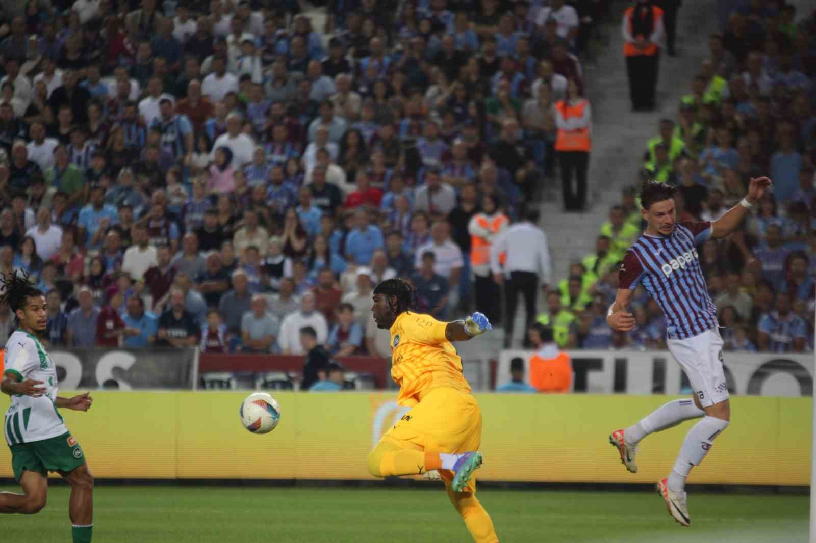 UEFA Konferans Ligi: Trabzonspor: 0 - St. Gallen: 1 (İlk yarı)
