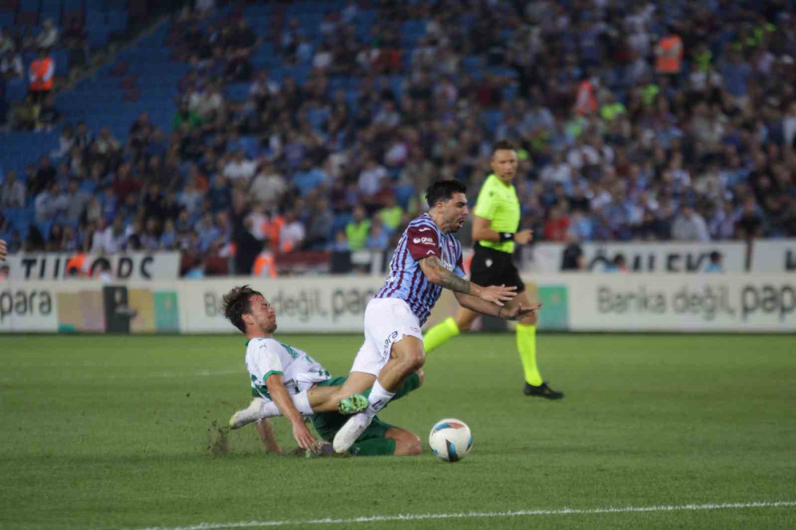 UEFA Konferans Ligi: Trabzonspor: 0 - St. Gallen: 1 (İlk yarı)
