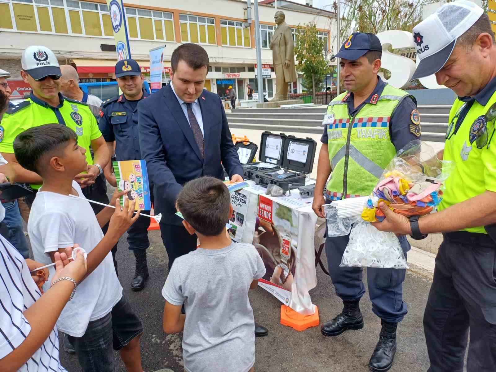 Süloğlu’nda polis ve jandarma vatandaşlarla buluştu
