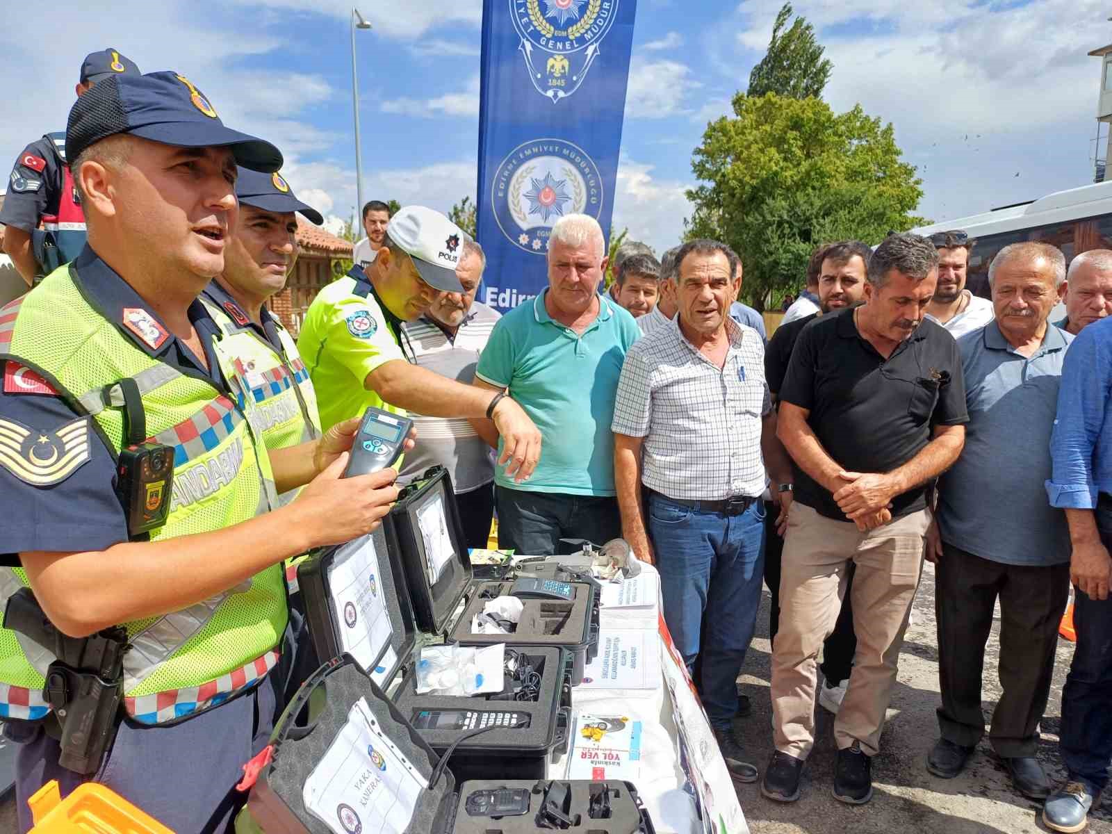 Süloğlu’nda polis ve jandarma vatandaşlarla buluştu
