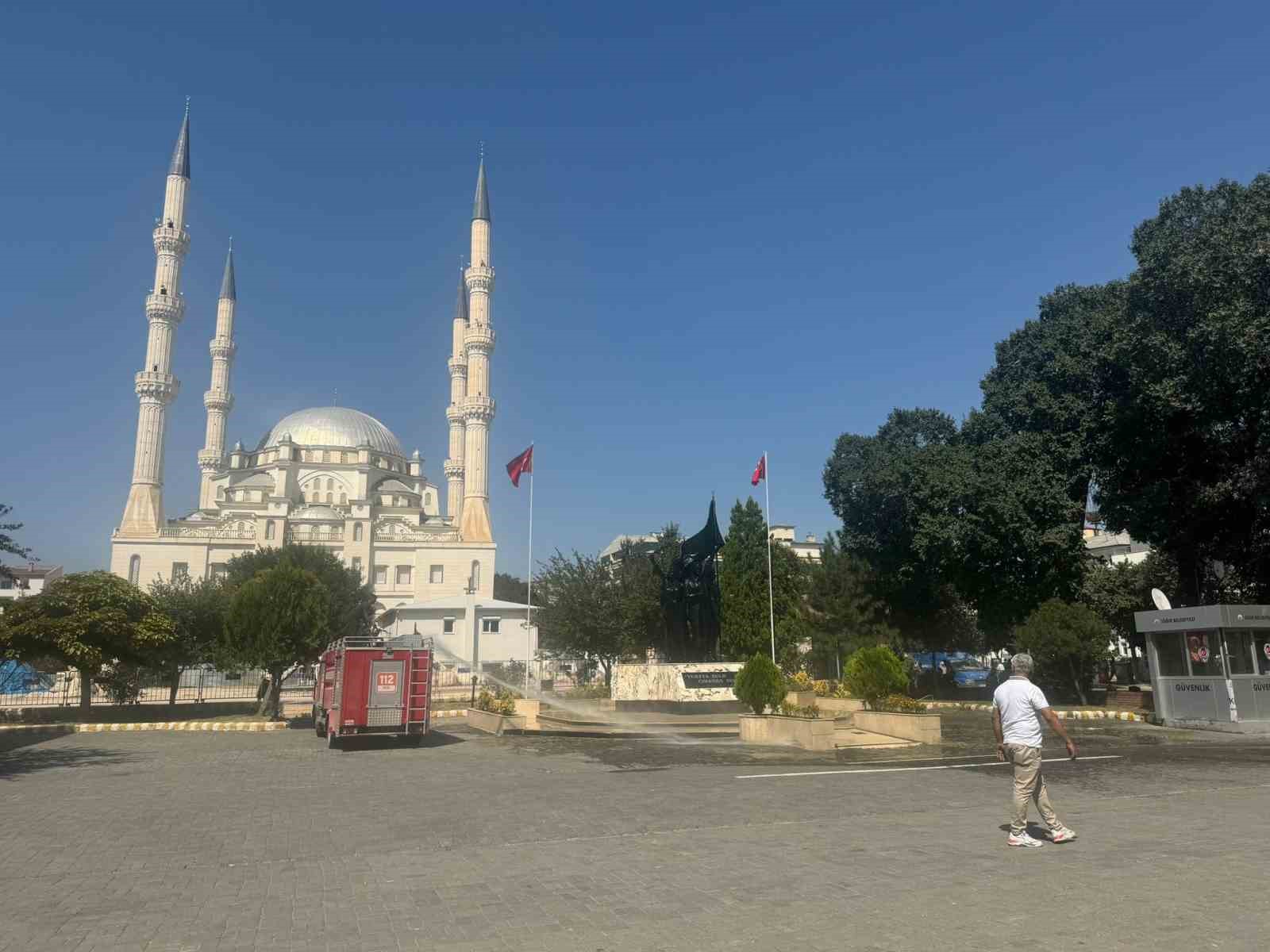 Iğdır Valiliği, 30 Ağustos Zafer Bayramı hazırlıklarında DEM’li belediyenin itfaiye araçlarını kullanmadı
