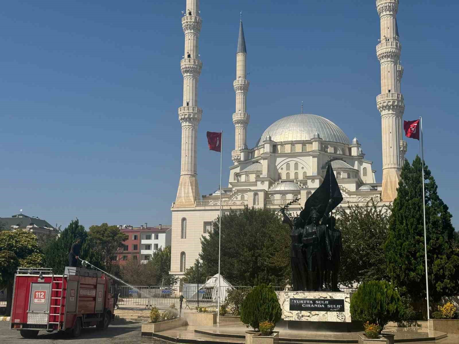 Iğdır Valiliği, 30 Ağustos Zafer Bayramı hazırlıklarında DEM’li belediyenin itfaiye araçlarını kullanmadı
