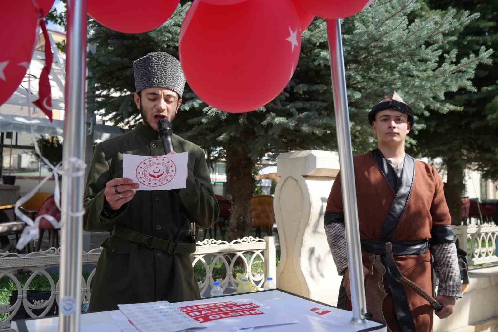 Bayburt Çocuk Hakları İl Komitesi üyesi çocuklardan 30 Ağustos Zafer Bayramı farkındalık etkinliği
