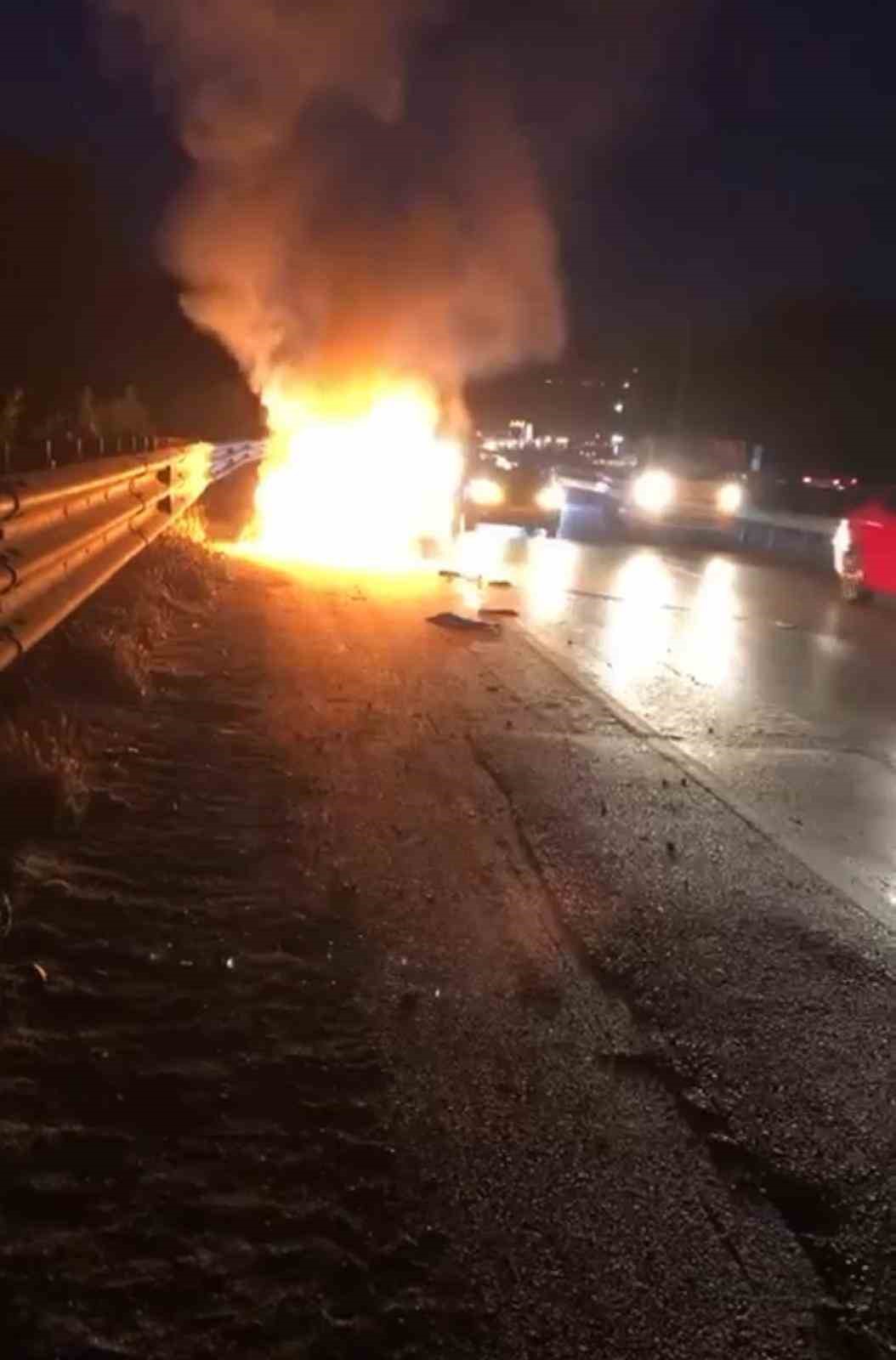 Arıza yapan araç bomba gibi patladı
