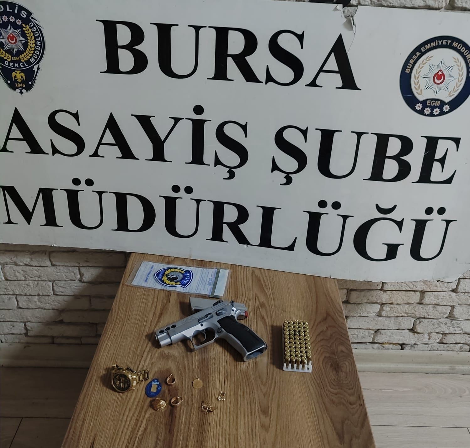 Bursa’da ziynet çalan kadın hırsız İznik Gölü’nde piknik yaparken yakalandı
