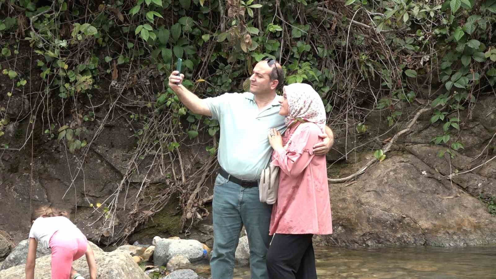 Ağaran Şelalesi gelen turistleri kendine hayran bırakıyor
