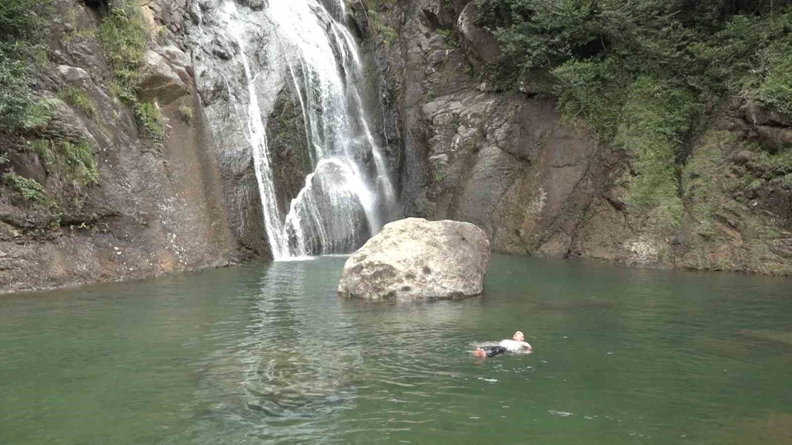 Ağaran Şelalesi gelen turistleri kendine hayran bırakıyor
