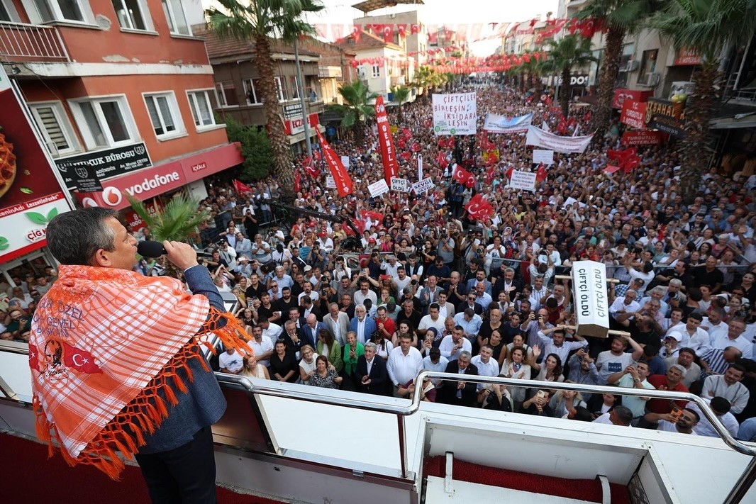 Bozkurt Belediye Başkanı Birsen Çelik, Turgutlu’daki çiftçi mitingine katıldı
