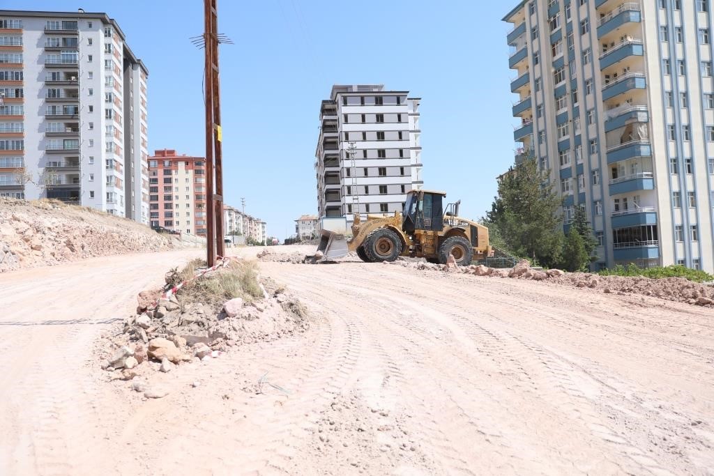 Başkan Çolakbayrakdar, “Yenidoğan’ın trafik akışını daha konforlu hale getiriyoruz”
