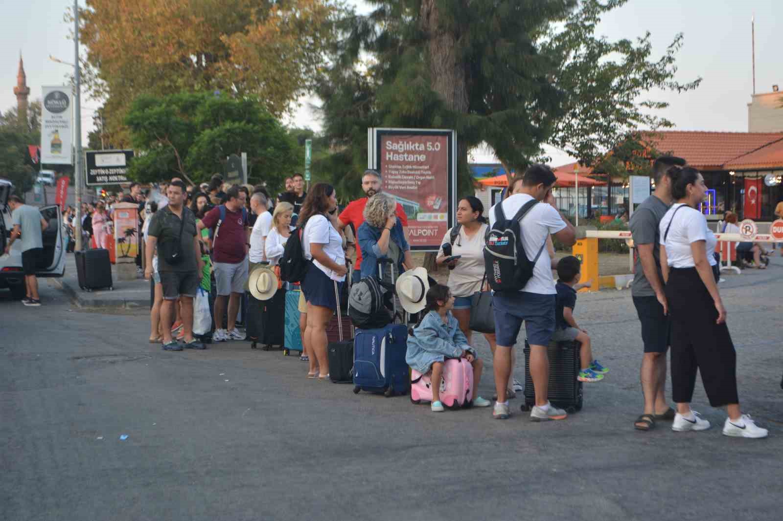 Zafer’in 100. yılında tatilciler Yunan Adalarına akın etti
