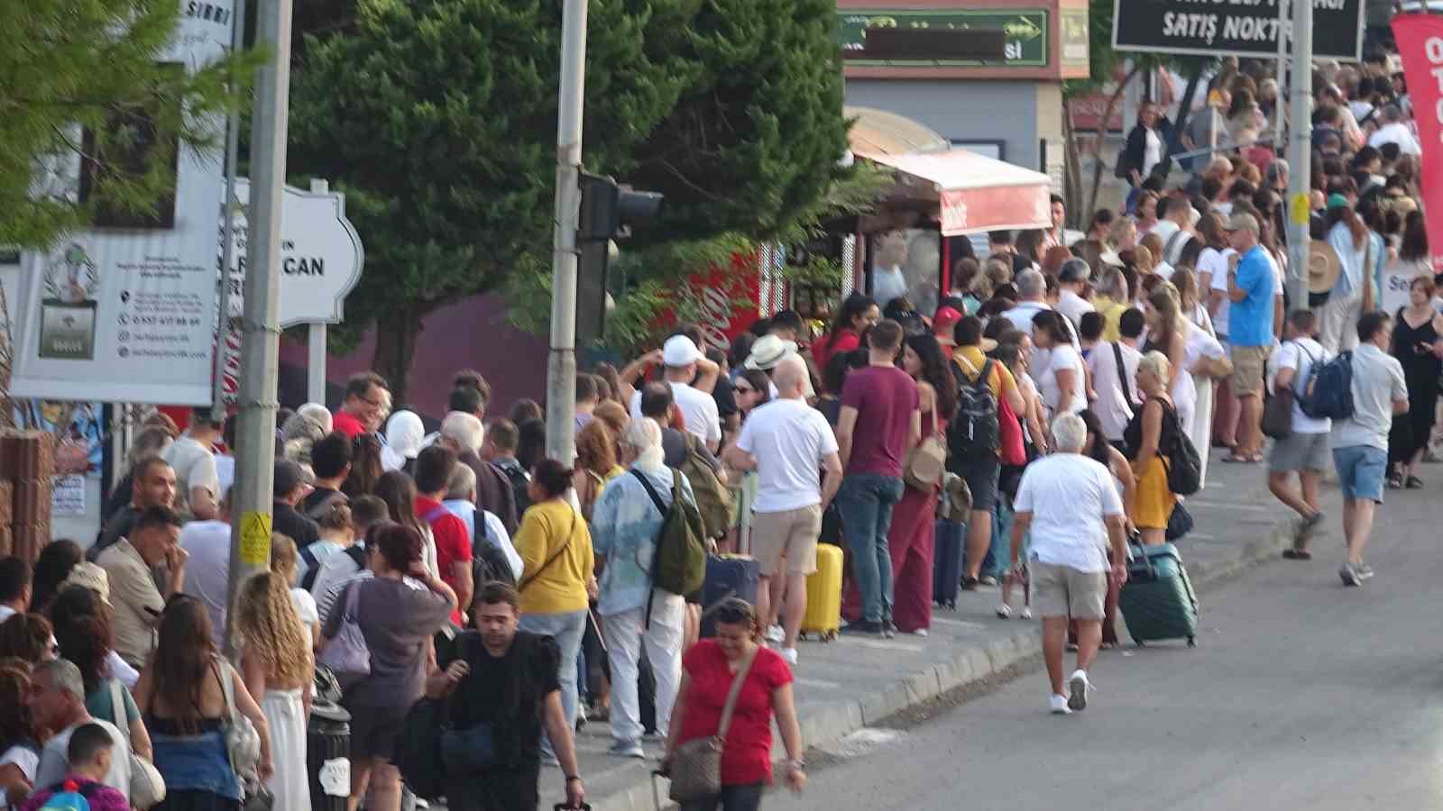 Zafer’in 100. yılında tatilciler Yunan Adalarına akın etti
