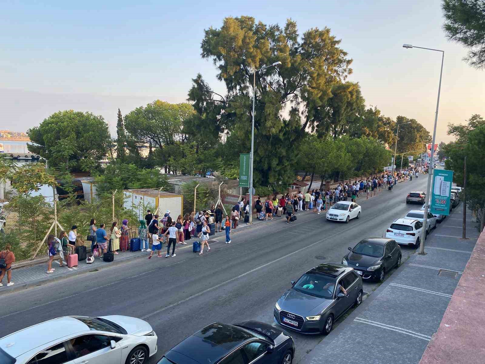 Zafer’in 100. yılında tatilciler Yunan Adalarına akın etti
