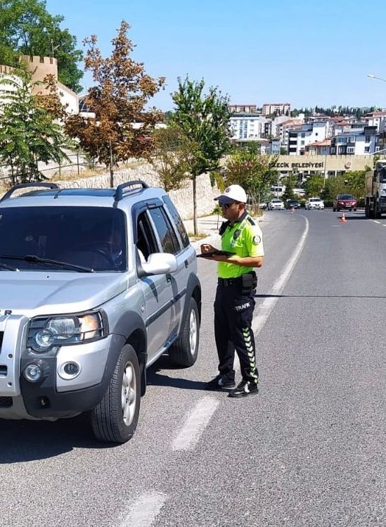 Bilecik’te trafik kural ihlali yapan sürücülere 63 bin 48 TL ceza uygulandı
