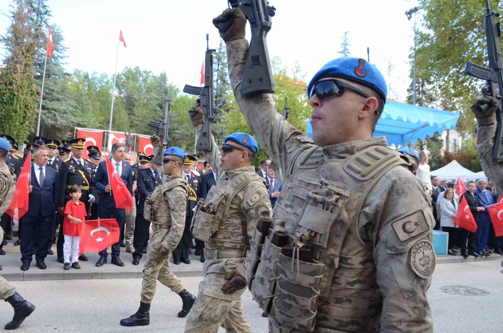 30 Ağustos kutlamalarında jandarmanın gösterisi büyük beğeni topladı
