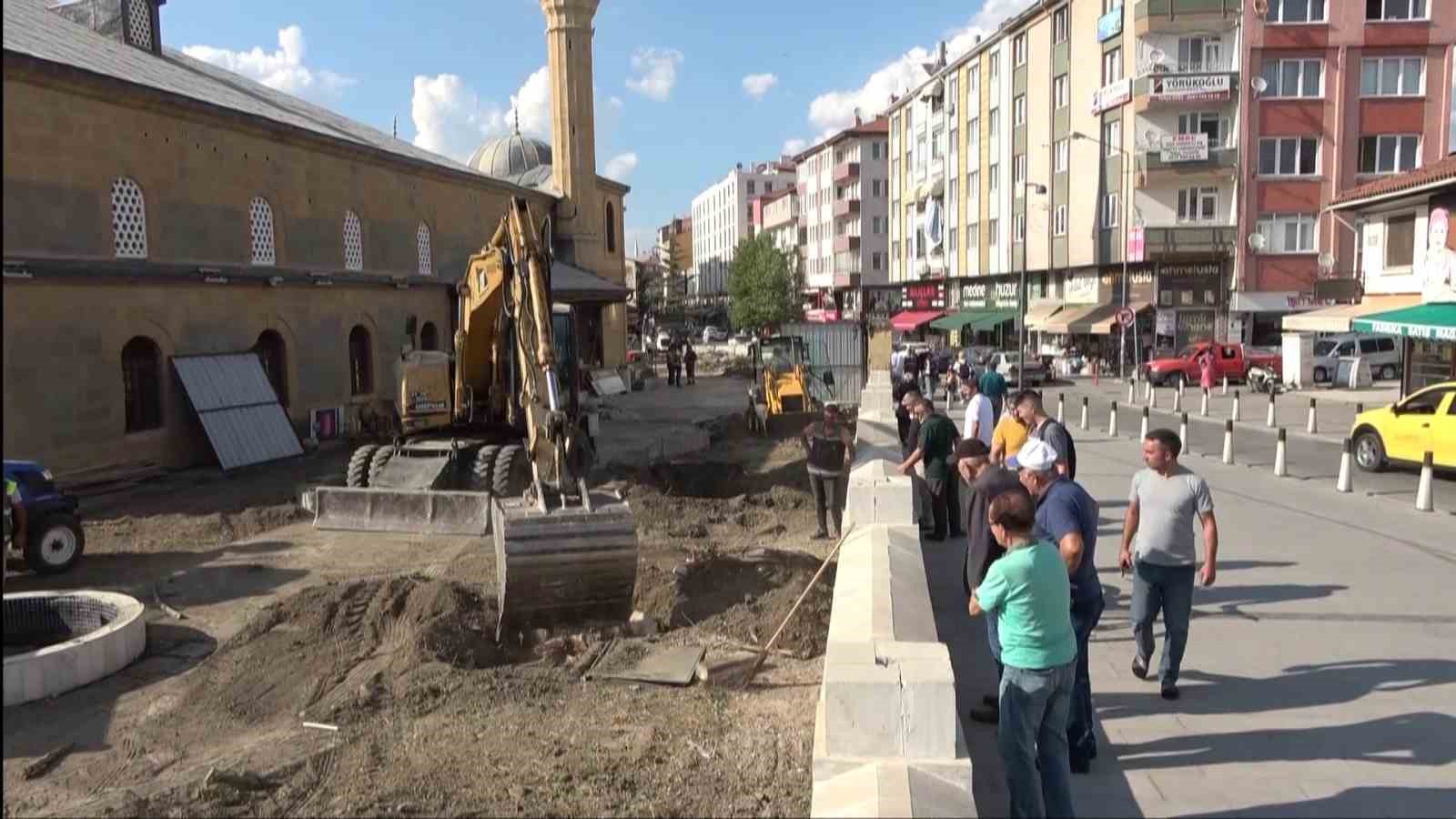 Tarihi Çorum Ulu Cami’de ağaç katliamı
