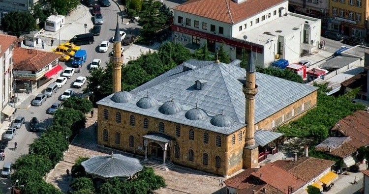 Tarihi Çorum Ulu Cami’de ağaç katliamı
