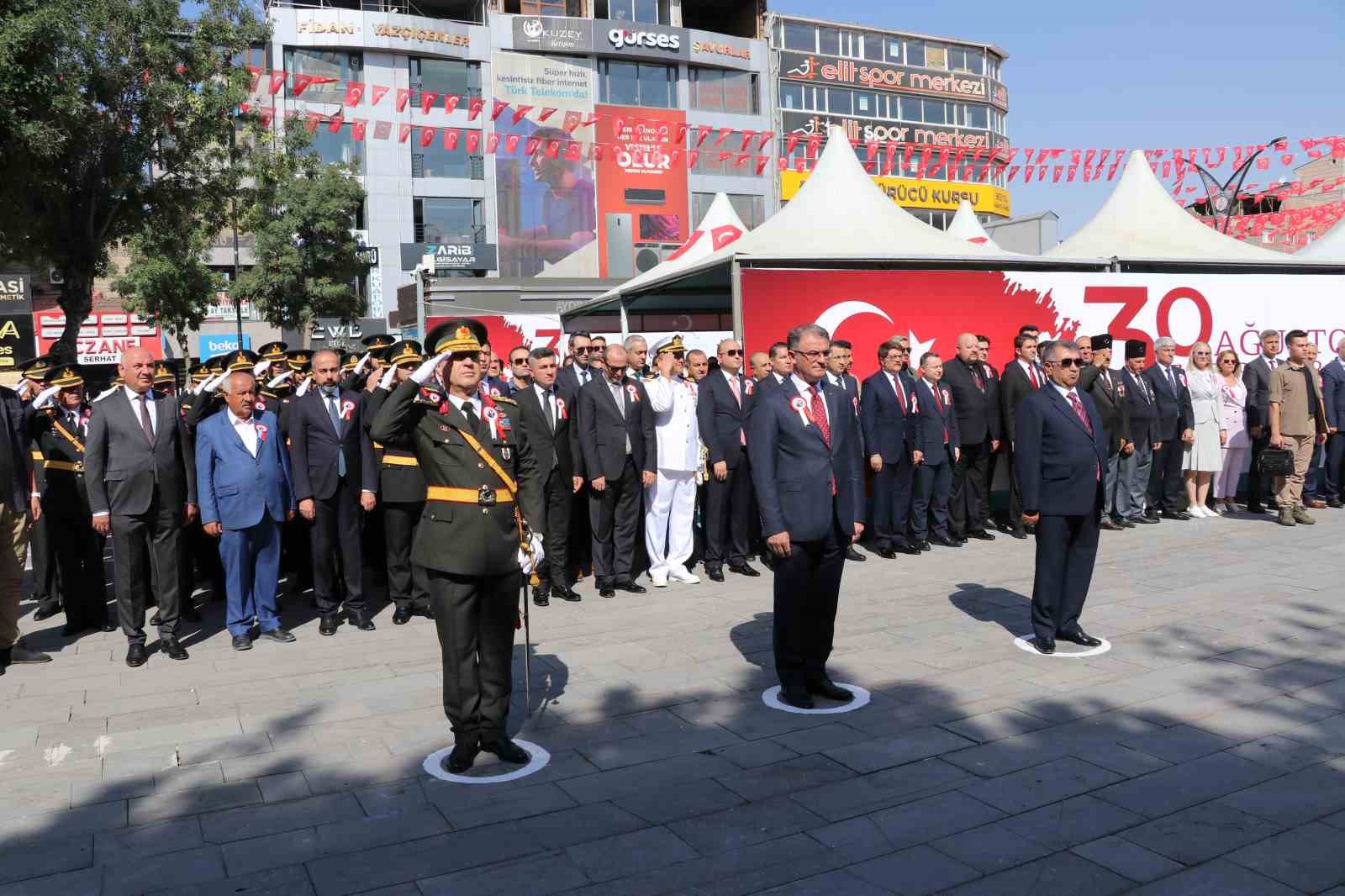 Van’da 30 Ağustos Zafer Bayramı kutlandı
