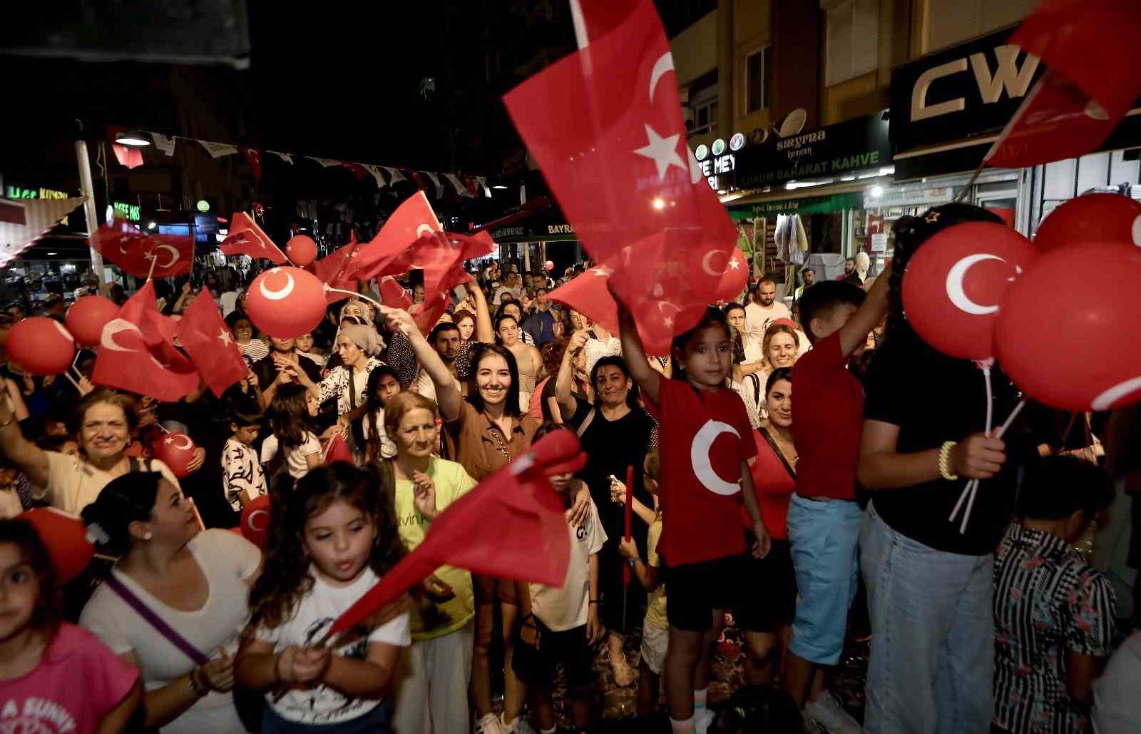 Bayraklı’da Zafer Bayramı coşkusu
