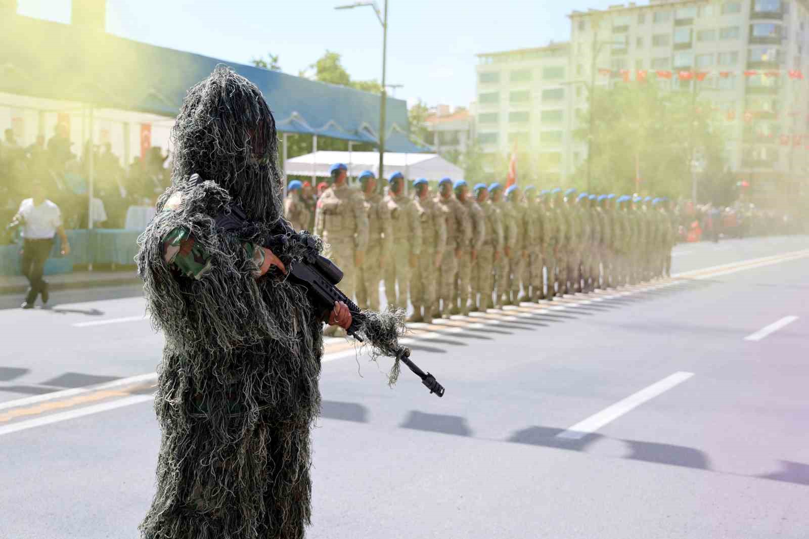 Mavi berelilerden düşmana gözdağı
