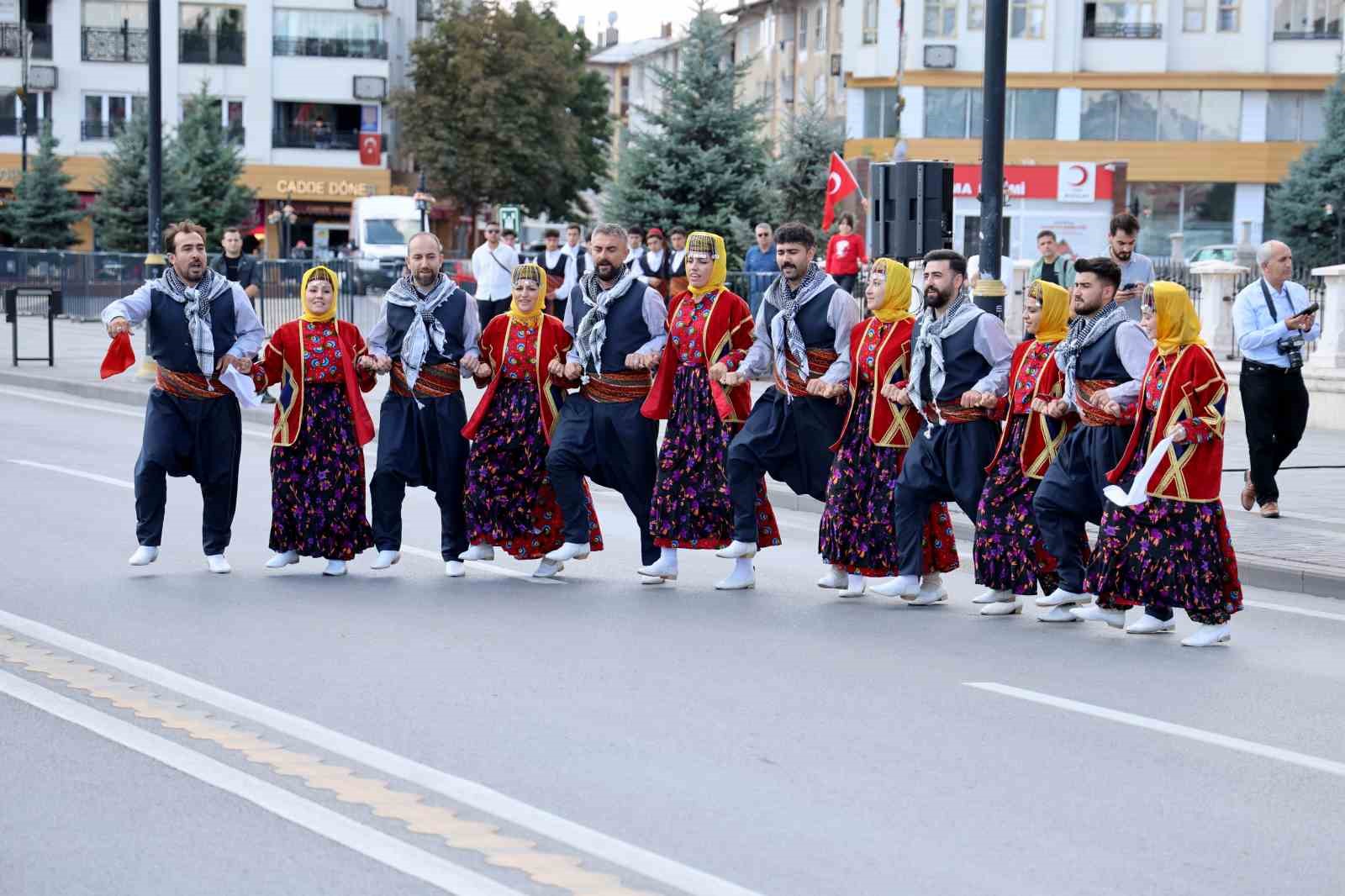 Mavi berelilerden düşmana gözdağı
